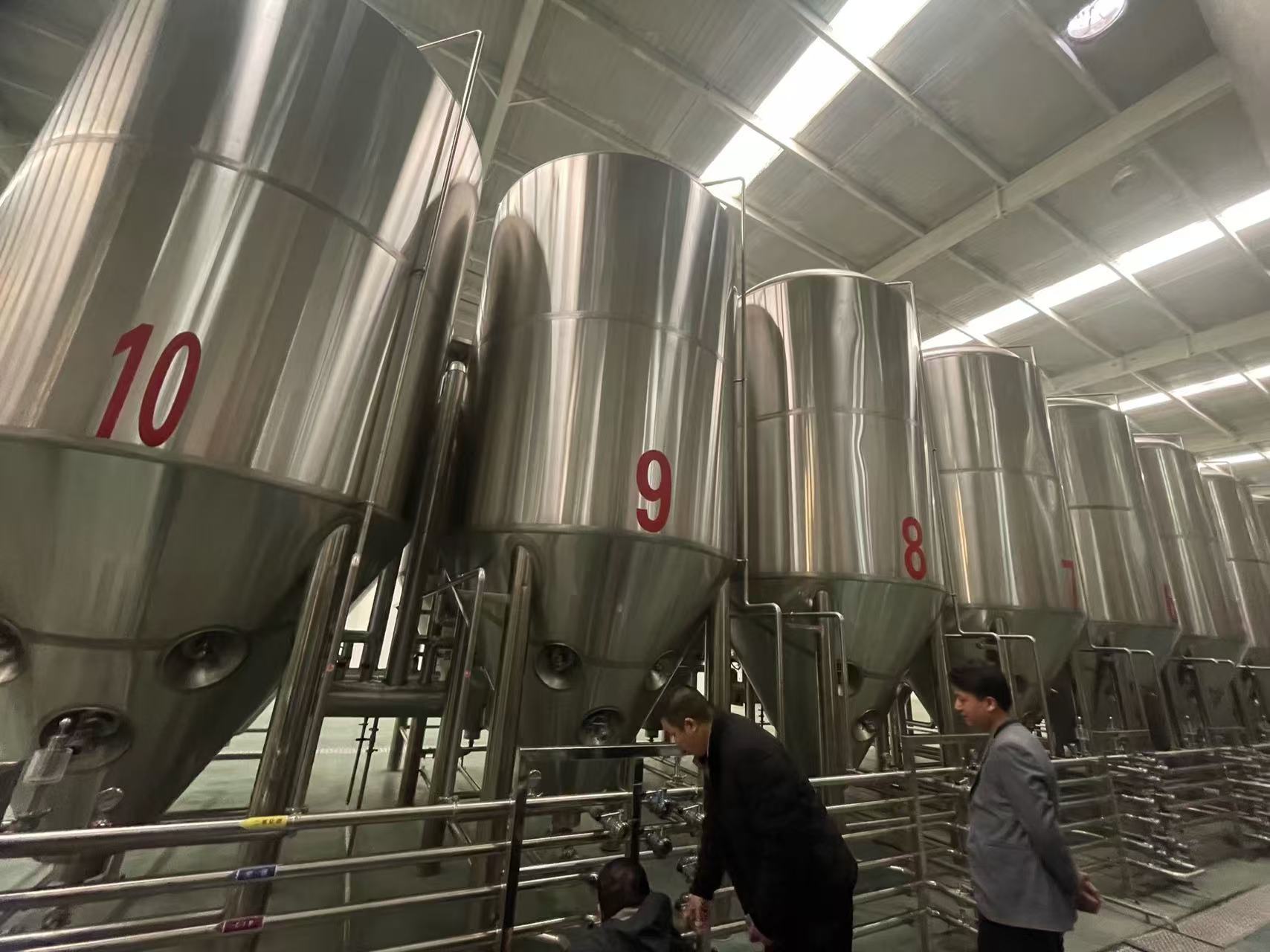 咸丰精酿啤酒设备厂—平面布置、设备设计、制造、调试、培训等一条龙服务